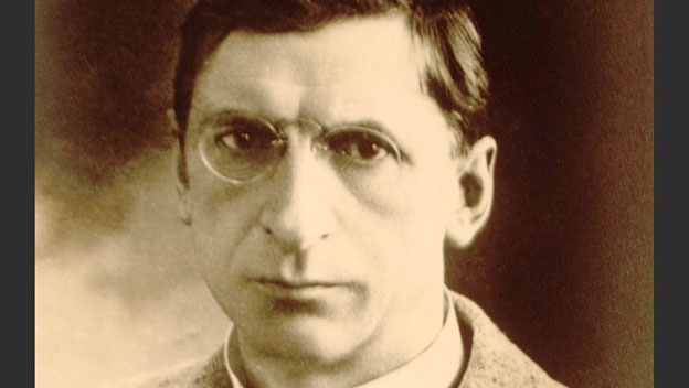 De Valera Observes Anniversary of Easter Rising