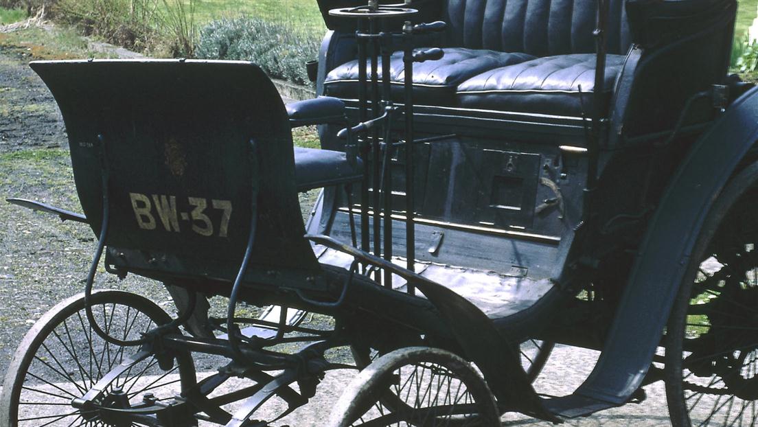 the history of the automobile essay Starting in the late 1700’s, european engineers began tinkering with motor powered vehicles steam, combustion, and electrical motors had all been attempted by the. the history of the automobile essay Starting in the late 1700’s, european engineers began tinkering with motor powered vehicles steam, combustion, and electrical motors had all been attempted by the.