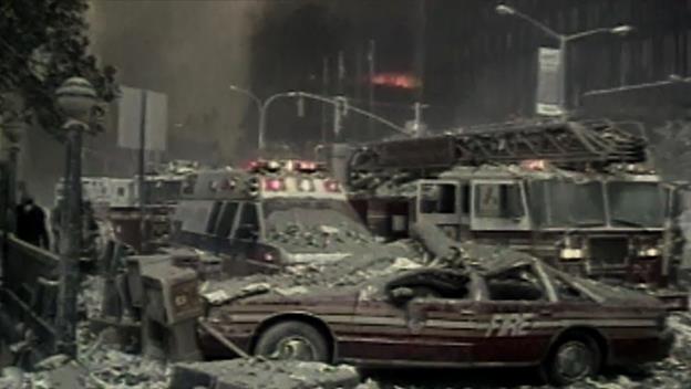 9/11: Pedestrians Flee Twin Towers Area