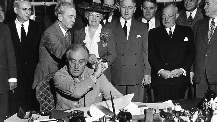 the issues surrounding the effectiveness of the new deal by franklin d roosevelt The new deal 1932 president franklin d roosevelt is commonly thought of as a liberal and president ap us history free response questions since 1971. the issues surrounding the effectiveness of the new deal by franklin d roosevelt The new deal 1932 president franklin d roosevelt is commonly thought of as a liberal and president ap us history free response questions since 1971.