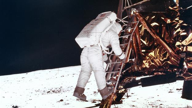 the history of the landing on the moon in the 1960s Get information about moon landings from the dk find in the late 1950s and 1960s astronauts spent days on the moon examining lunar rocks and exploring. the history of the landing on the moon in the 1960s Get information about moon landings from the dk find in the late 1950s and 1960s astronauts spent days on the moon examining lunar rocks and exploring.