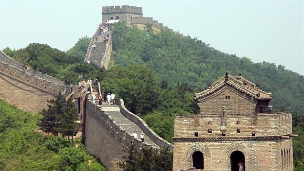 BUILDING THE GREAT WALL OF CHINA