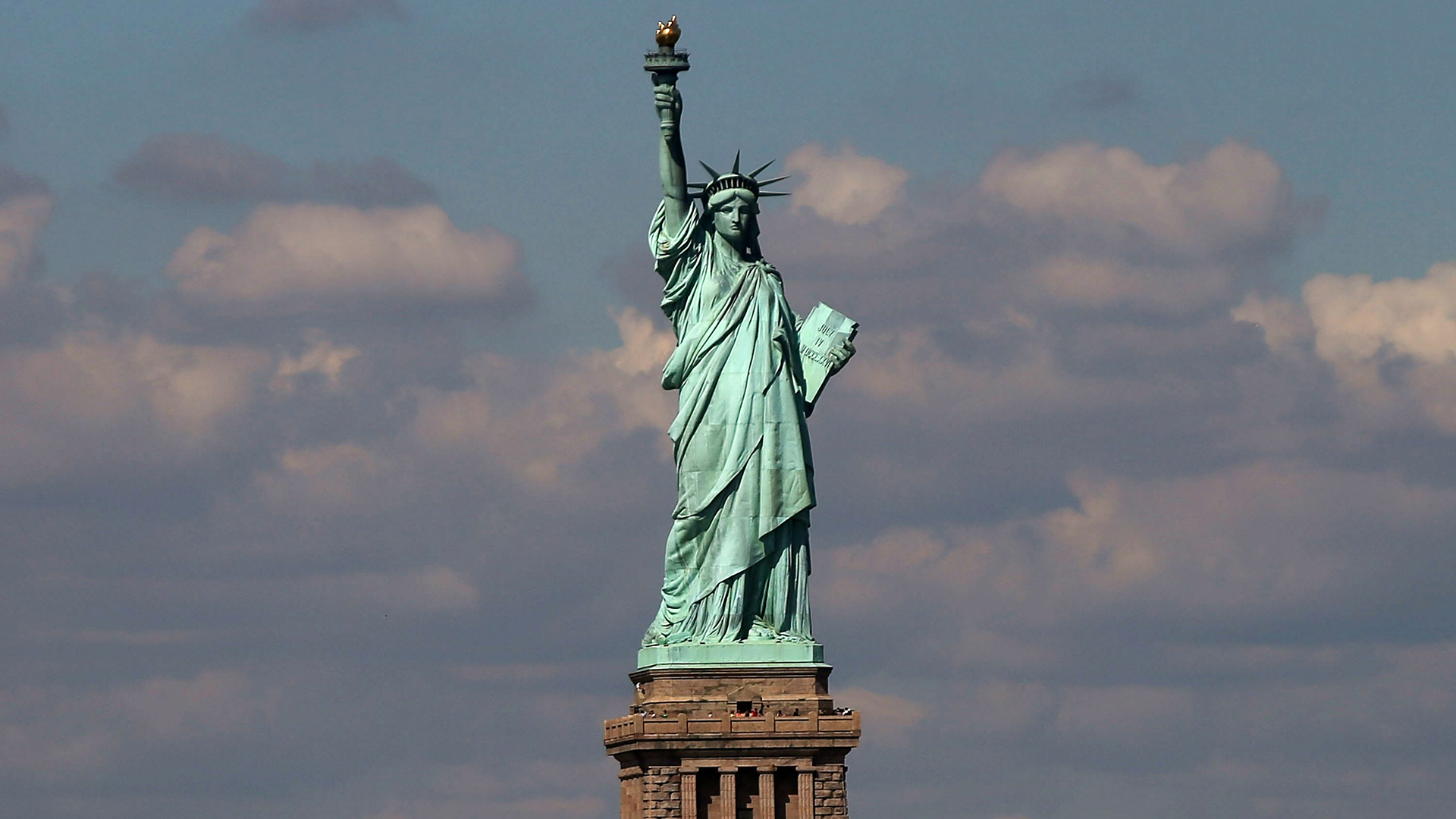 statue of liberty 2 essay We will not forget that liberty has here made her home nor shall her chosen altar be neglected —president grover cleveland accepting the statue of liberty. statue of liberty 2 essay We will not forget that liberty has here made her home nor shall her chosen altar be neglected —president grover cleveland accepting the statue of liberty.